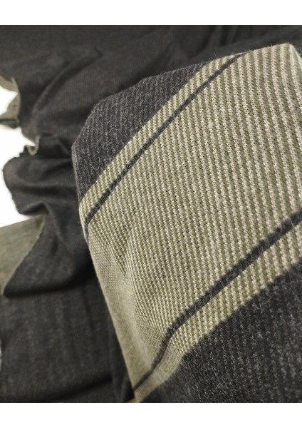 Siyah Üzeri Haki Geçişli Pano Jakarlı Örme Kumaş (En 145 cm x Boy 330 Cm)