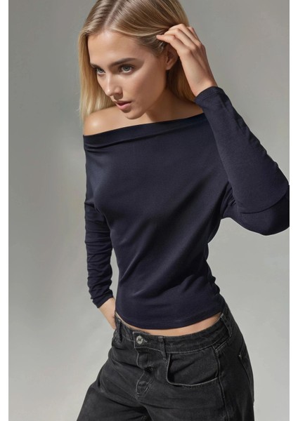 Kadın Asimetrik Yaka Uzun Kollu Esnek Örme Tişört Lacivert fiyatları