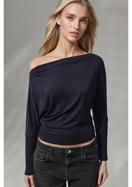 Kadın Asimetrik Yaka Uzun Kollu Esnek Örme Tişört Lacivert
