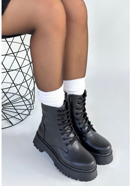 Jonni Siyah Cilt Bağcıklı Bot modelleri