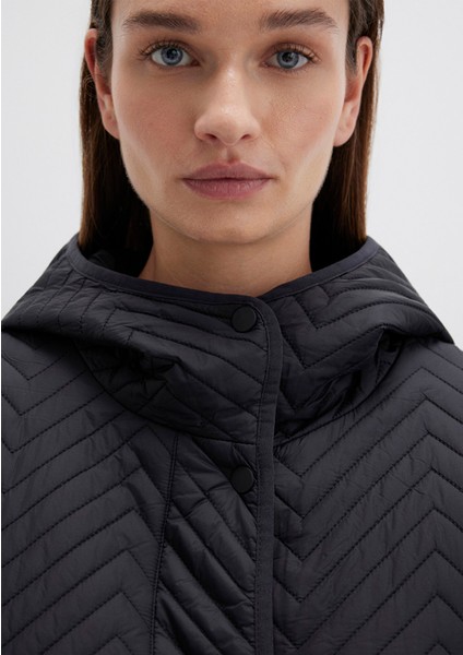 Kapüşonlu Kapitone Siyah Ceket 1110460-900