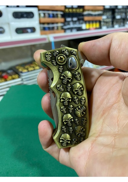 Bıçaklı Kafatası Desenli Çakmak modelleri