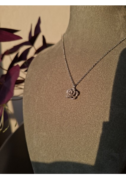 925 Ayar Gümüş Gül Tasarım Detaylı Genç/yetişkin Kadın Kolyesi- Şık Tasarım modelleri