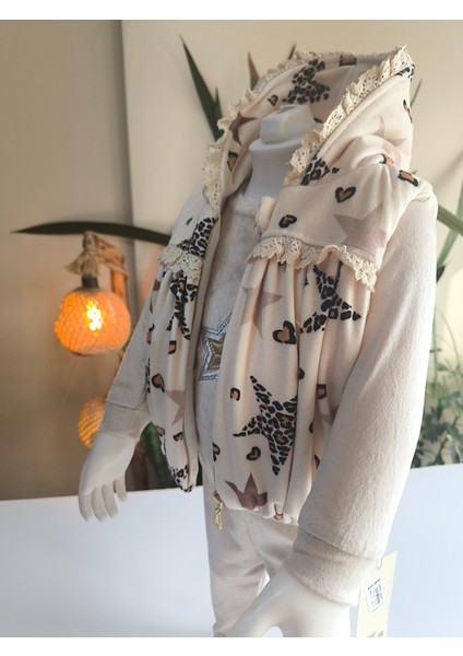 Kız Bebek Leoparlı Kadife Üçlü Takım ( Çıtçıtlısweatshirt+Kadifeyelek+Pantolon) indirimleri