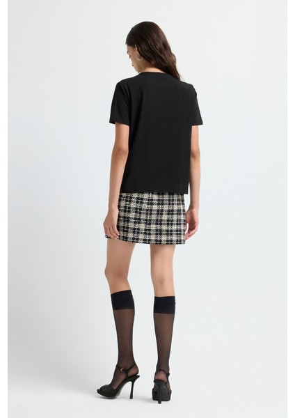 Yakası Taşlı Kısa Kol Tişört Siyah 17543613002 indirimleri