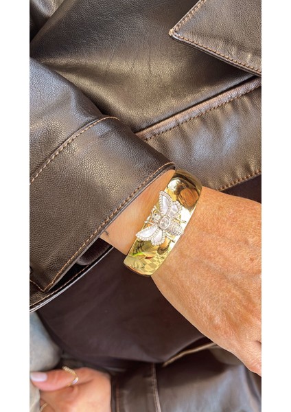 Zerafetin ve Özgürlüğün Sembolü Kelebek Detaylı Bileklik ve Yüzük modelleri