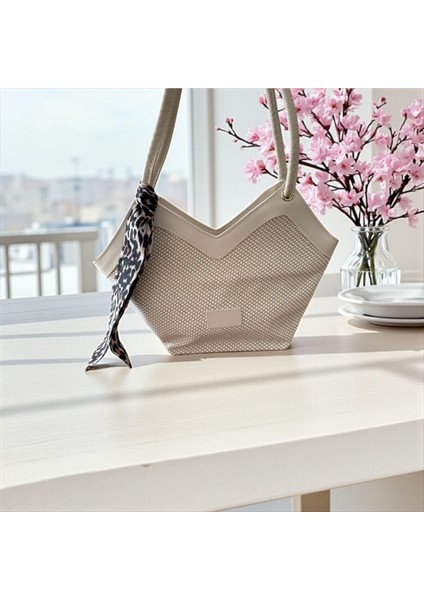 Mini Desenli Fularlı Kadın Hasır Kol Çanta