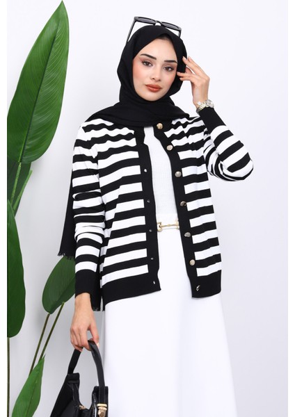 Siyah Düğmeli Soğuk İplik Triko Hırka