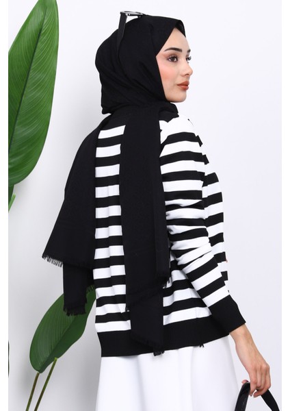 Siyah Düğmeli Soğuk İplik Triko Hırka fırsatları