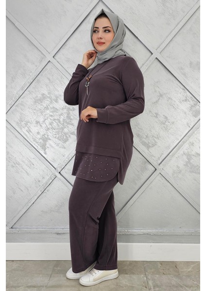 Kadın Kolye ve Taş Detaylı Tesettür Takım