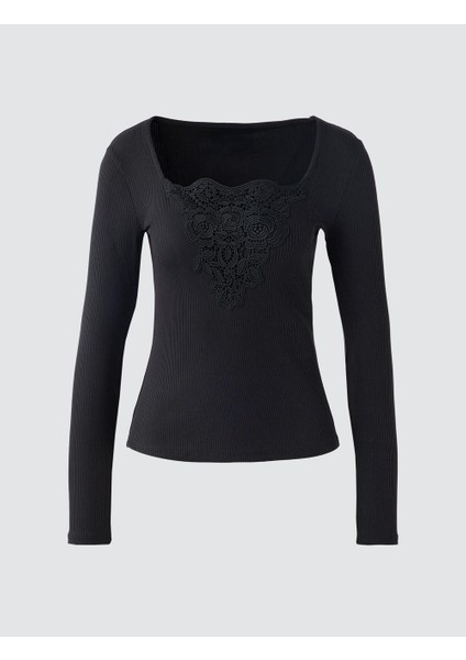 Siyah Dar Kesim Kare Yaka Dantel Detaylı Örme Bluz