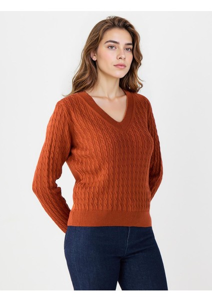 Kıremıt V Yaka Saç Örgü Desenli Triko Kazak