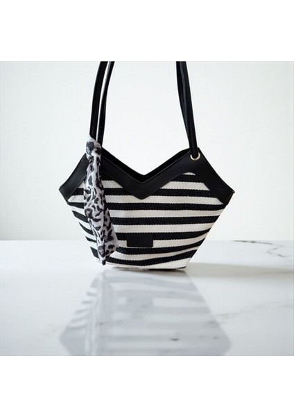 Çizgili Fularlı Kadın Hasır Kol Çanta Çizgili Fularlı Kadın Hasır Kol Çanta