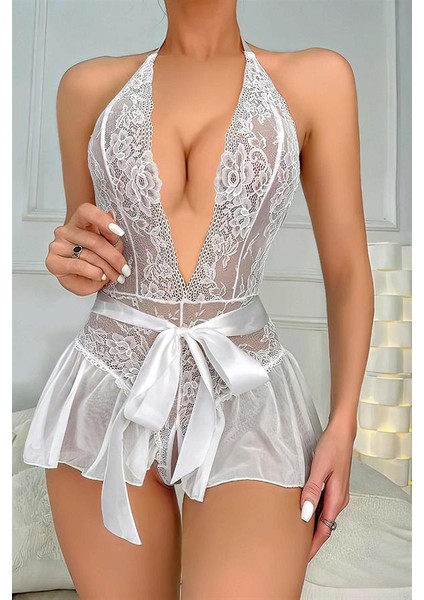 Kadın Fantazi Iç Giyim Beyaz Dantel Işlemeli Özel Bölgesi Açık Fantezi Kurdelalı Body - Şehvetli ve Zarif Tasarım
