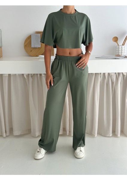 Kadın Iki Parça Salaş Takım – Crop Üst ve Bol Paça Pantolon – Yazlık Rahat Spor Takım