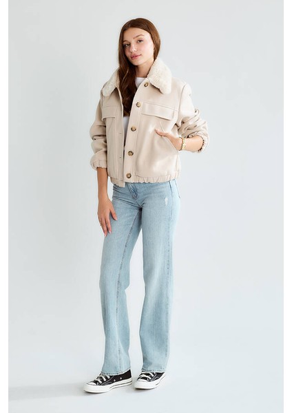 D99709 Yaka Kürklü Düğme Detaylı Kısa Kadın Kaşe Mont Taş fiyatları