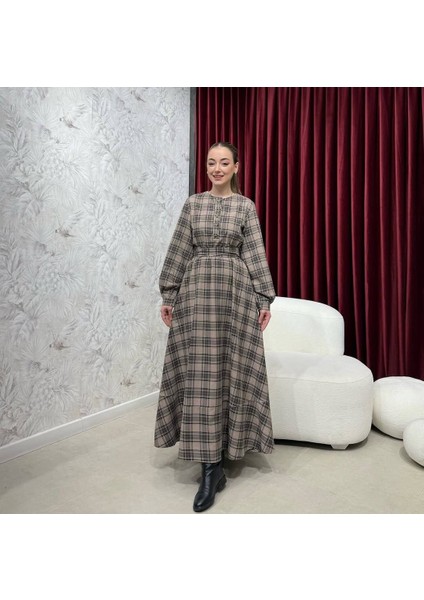Önü Düğmeli Ekose Desen Elbise