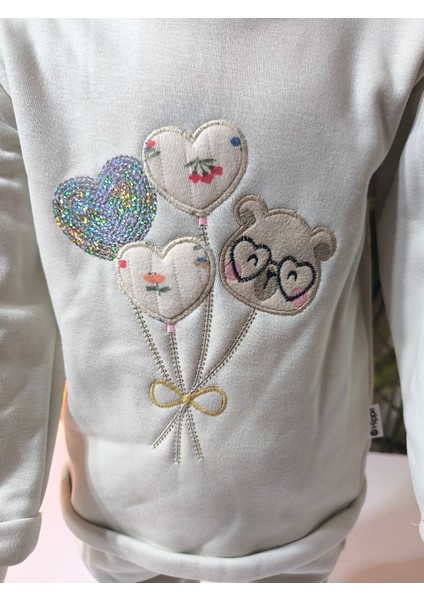 Kız Bebek Çiçek Desenli Üçlü Takım (Omuzdan Çıtçıtlısweatshirt+Fiyonklu Kapşonluyelek+Pantolon) modelleri