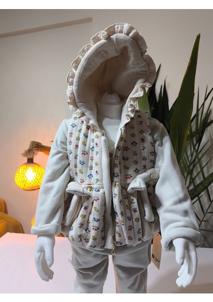 Kız Bebek Çiçek Desenli Üçlü Takım (Omuzdan Çıtçıtlısweatshirt+Fiyonklu Kapşonluyelek+Pantolon) indirimleri