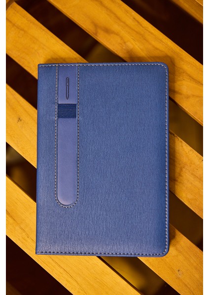 Kişiye Özel Lacivert Kalem Tutuculu Vegan Deri Düz 224 Sayfa Çizgili Not Defteri