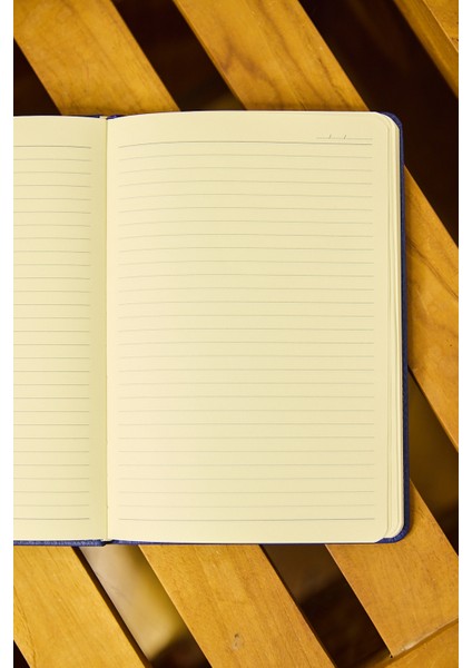 Kişiye Özel Lacivert Kalem Tutuculu Vegan Deri Düz 224 Sayfa Çizgili Not Defteri fiyatları