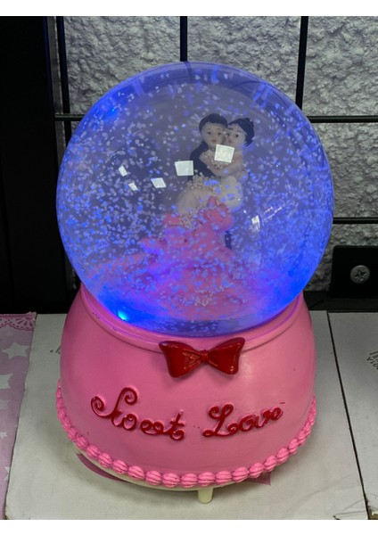 Sweet Love Evli Çift ve Unicorn Temalı Işıklı Müzikli Kar Püskürtmeli Büyük Boy Pilli Kar Küresi modelleri