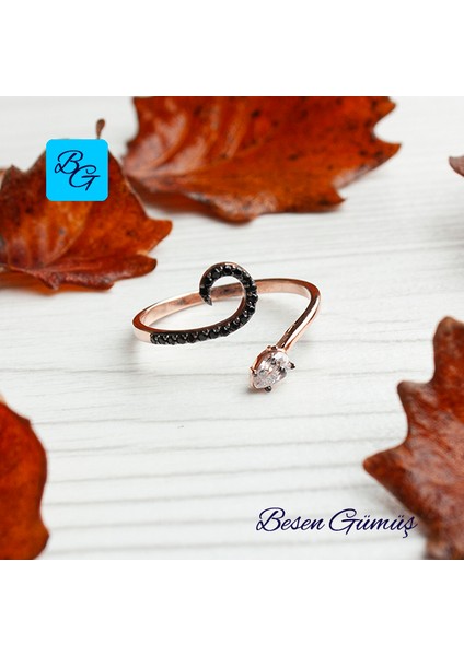 Rose Oniks Taşlı Kıvrımlı Ortası Açık Damla Yüzük