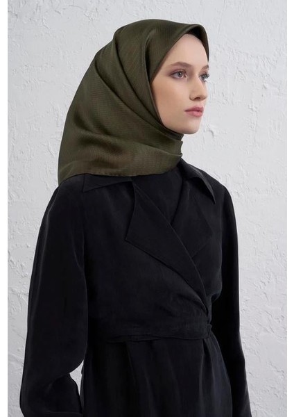 2025 Desenli Saf Ipek Twill Eşarp 9415-03 fırsatları