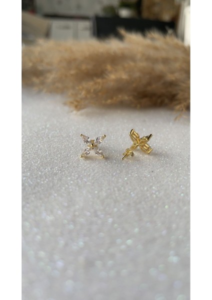 Markiz Model Çiçek Küpe