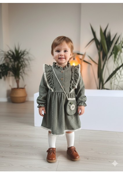 Uzun Kollu Dantel Detaylı Vintage Fitilli Kadife Çantalı Kız Çocuk Elbisesi