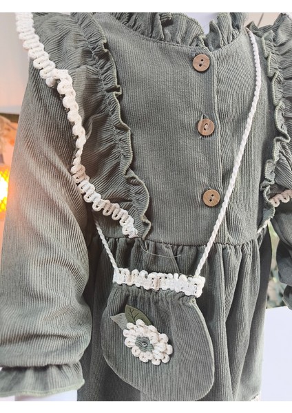 Uzun Kollu Dantel Detaylı Vintage Fitilli Kadife Çantalı Kız Çocuk Elbisesi
