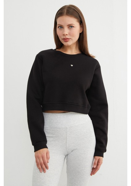 3 Iplik Kalp Aksesuarlı Crop Sweatshirt