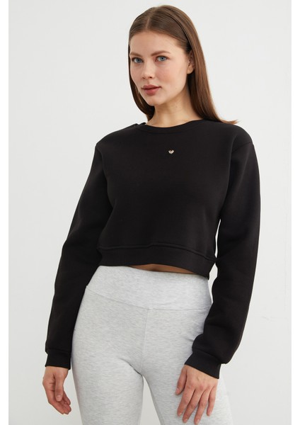 3 Iplik Kalp Aksesuarlı Crop Sweatshirt modelleri