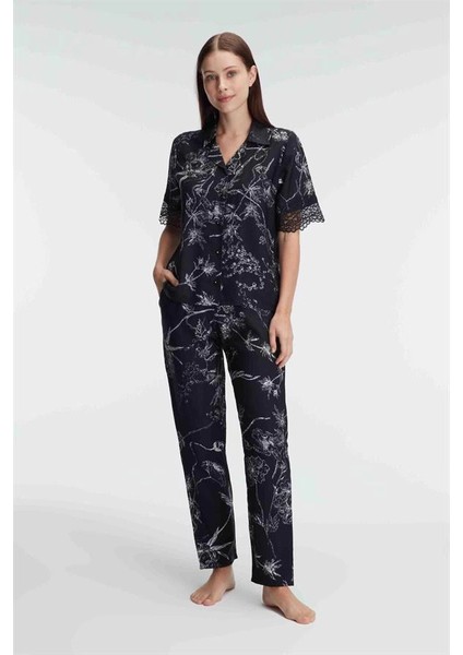 Kadın Fantazi Iç Giyim Yarım Kollu V Yaka Kadın Viskon Çiçek Desenli Yazlık Dokuma Dantel Detaylı Pijama Takımı - Şehvetli ve Zarif Tasarım