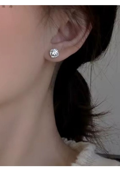 925 Ayar Gümüş Zirkon Taşlı Çiçek Saplama Küpe fiyatları