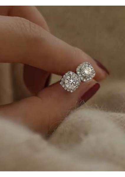 925 Ayar Gümüş Zirkon Taşlı Çiçek Saplama Küpe