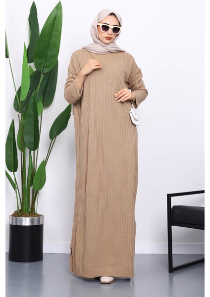 Bej Bisiklet Yaka Yan Yırtmaçlı Triko Elbise