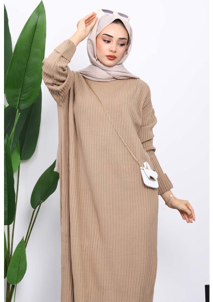 Bej Bisiklet Yaka Yan Yırtmaçlı Triko Elbise modelleri