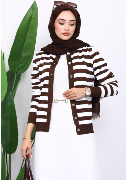 Kahverengi Düğmeli Soğuk İplik Triko Hırka