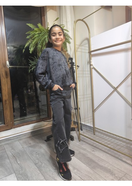 Kız Çocuk Bol Paça Kot Pantolonlu Takım (Sweatshirt+ Beli Lastikli Pantolon) Yıldızlı Siyah Füme fırsatları