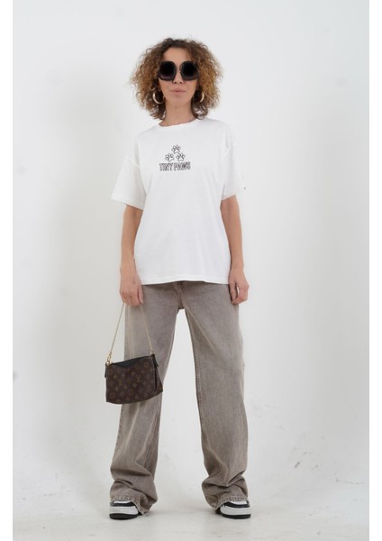 Pati Önü Nakışlı Arkası Baskılı Tshirt fırsatları