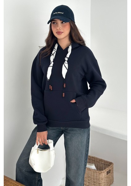 Kadın Fular Detaylı Kapüşonlu Sweatshirt – Casual Charm fiyatları
