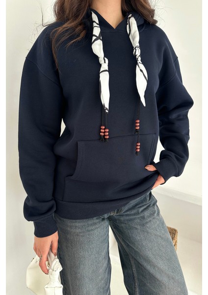 Kadın Fular Detaylı Kapüşonlu Sweatshirt – Casual Charm fırsatları