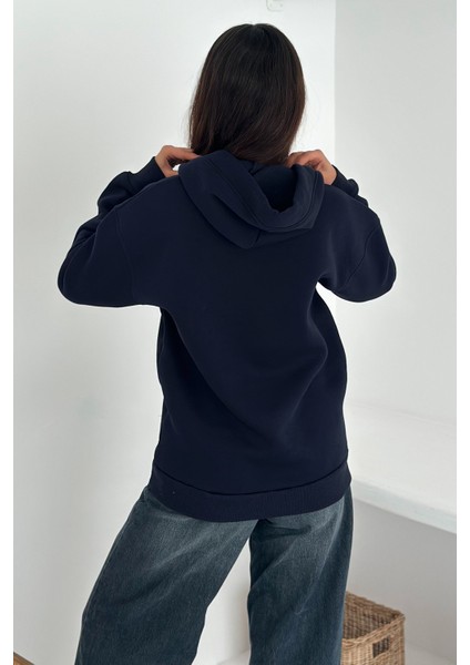 Kadın Fular Detaylı Kapüşonlu Sweatshirt – Casual Charm