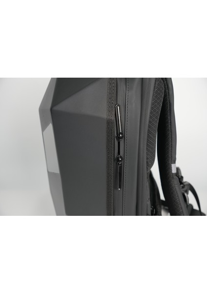 LED Se Göz Maskeli Akıllı Sırt Çantası – Sert Kasa, USB Şarj Girişli fırsatları