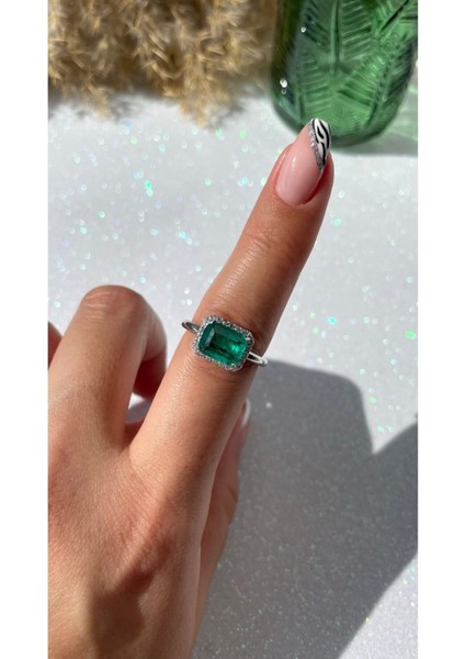 Beyaz Altın Kaplama Zümrüt Renk Paraıba Taşlı Yüzük 925 Ayar Gümüş modelleri