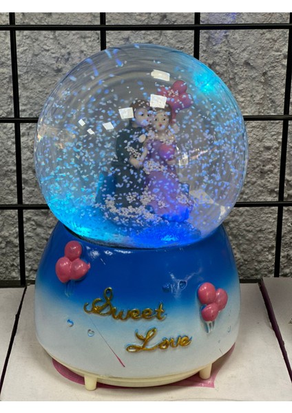Sweet Love Evli Çift Balon Temalı Işıklı Müzikli Kar Püskürtmeli Büyük Boy Pilli Kar Küresi fiyatları