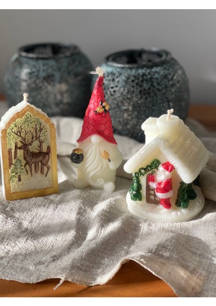 El Yapımı 3’lü Yılbaşı Temalı Dekoratif Mum Seti – Noel Baba Evi, Gmome (Cüce) ve Geyik Figürlü Mumlar 🎄✨