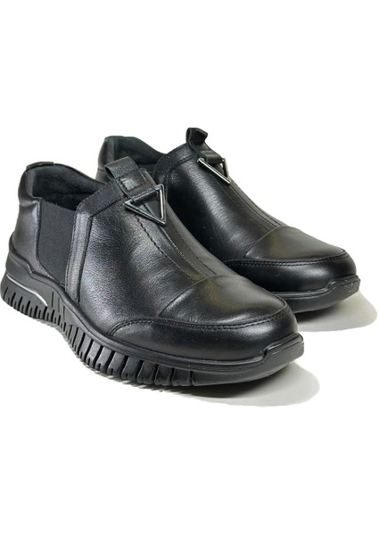 Kadın Siyah Hakiki Deri Slip-On Günlük Ayakkabı