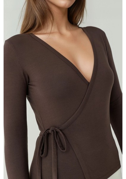 Kadın Kruvaze Bağlama Detaylı Soft Kumaş Balerin Bluz Kestane Kahvesi fırsatları